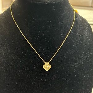 Gorgeous yellow gold and crystals clover